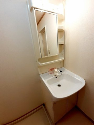 【洗面所】 | プラティークレーブⅢ | 脱衣スペースもあります