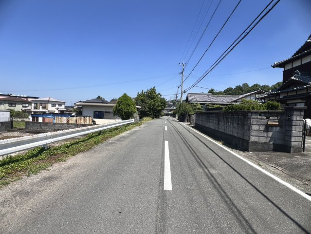 土地　大牟田市　岬1303の前面道路含む現地写真