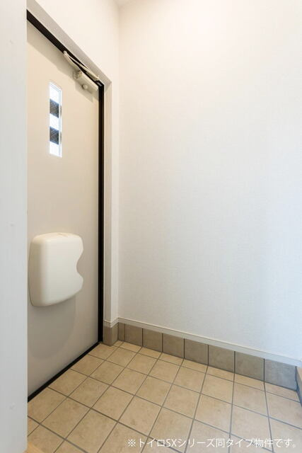 ミルト・ラフレシールの玄関