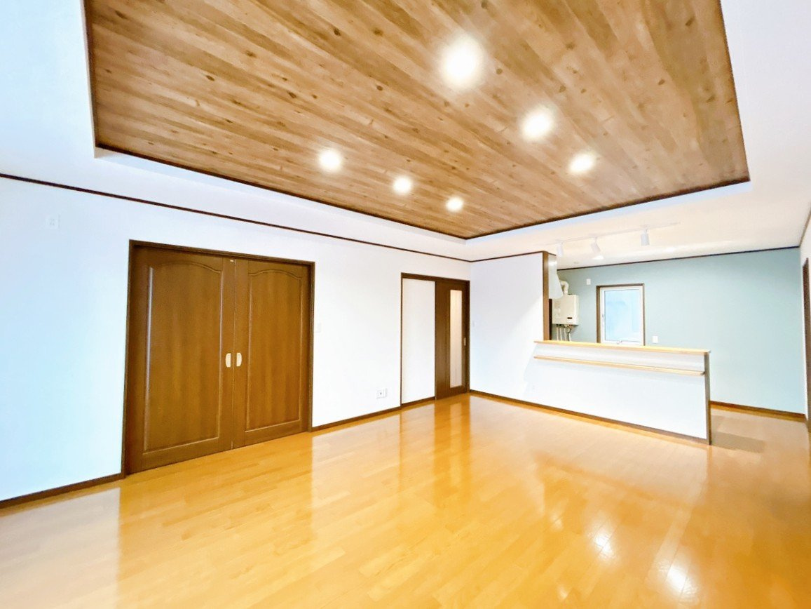 網走市潮見10丁目中古住宅の居間・リビング