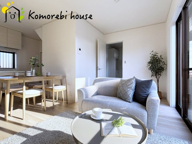 川島町三保谷宿　中古一戸建ての居間・リビング|ゆったりとした居間です