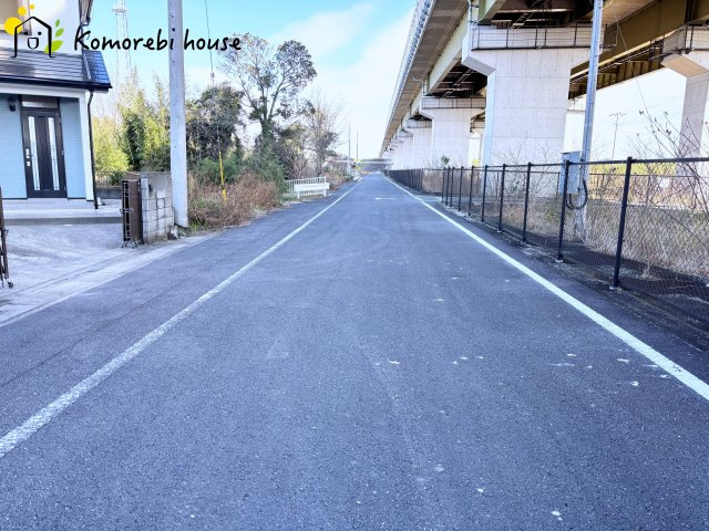 川島町三保谷宿　中古一戸建ての前面道路含む現地写真|前面道路含む現地写真です
