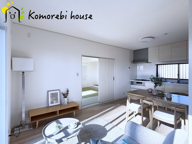 川島町三保谷宿　中古一戸建ての居間・リビング|こちらの居間で趣味の時間をお楽しみください