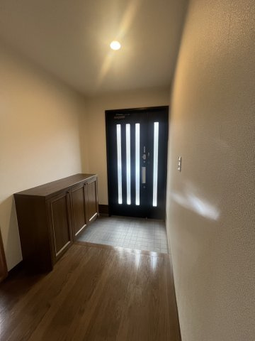 藤原台中町6丁目戸建の玄関