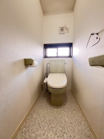 藤原台中町6丁目戸建のトイレ|1階・2階ともにトイレがございます。