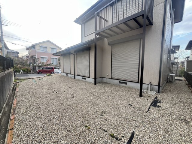 藤原台中町6丁目戸建の庭|雑草が生えないように砂利をひいてます