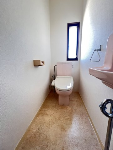 藤原台中町6丁目戸建のトイレ