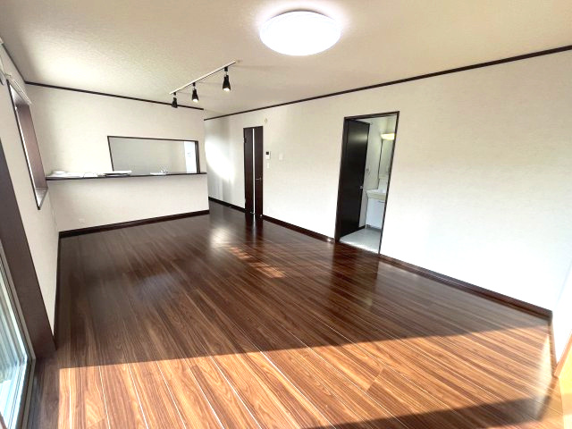 所沢市久米　中古戸建の居間・リビング|おしゃれなリビングです