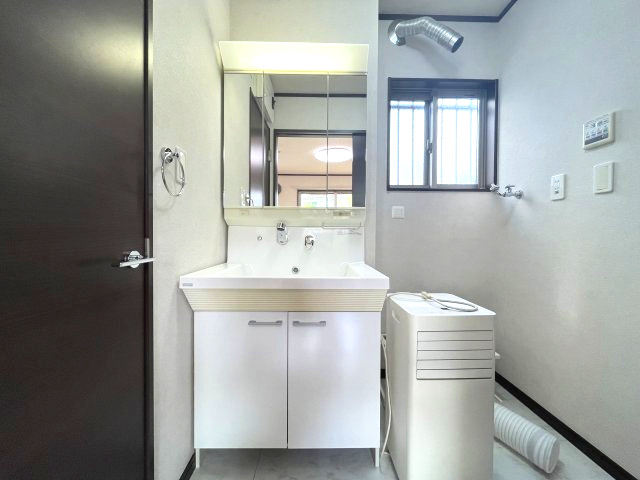 所沢市久米　中古戸建の独立洗面台|独立洗面台です