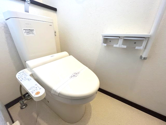所沢市久米　中古戸建のトイレ|落ち着いたトイレです