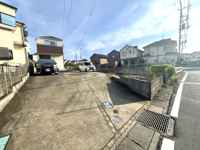 所沢市久米　中古戸建の駐車場|駐車場に車を止められます