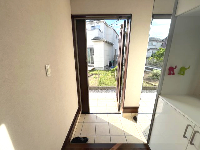 所沢市久米　中古戸建の玄関|ゆったりとした玄関です