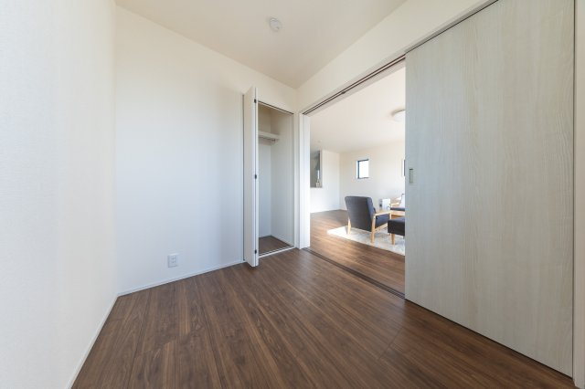 【洋室】 | 鈴鹿市池田町《2号棟》