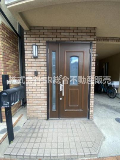 吉田7丁目中古戸建の玄関|ダブルロックキー、モニター付きインターホンのある玄関で、防犯面も安心です！