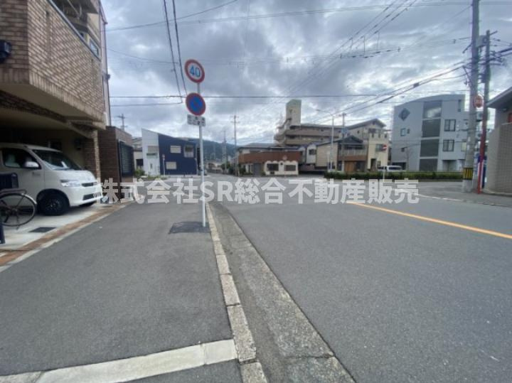 吉田7丁目中古戸建の前面道路含む現地写真|弊社は住宅ローンに自信がございます。
お客様にあった銀行をご紹介いたします。
お悩みの方は弊社までお気軽に
ご相談下さいませ。