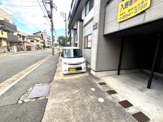 パセオ六甲　１０３号室の駐車場
