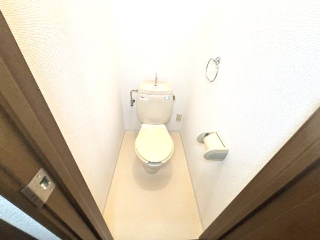 パセオ六甲　１０３号室のトイレ