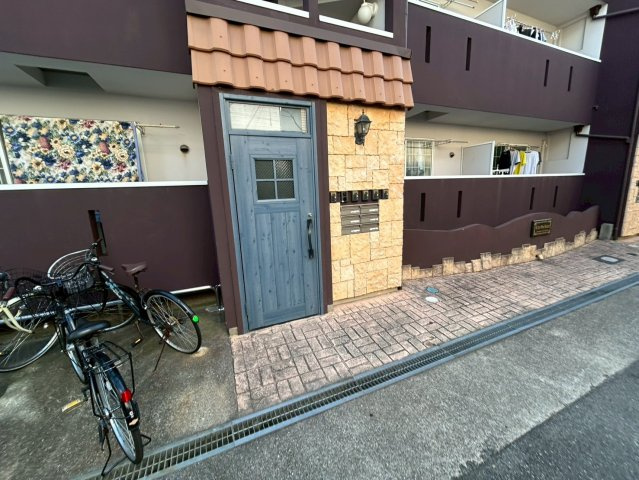 ネイクレスト三国本町のエントランス