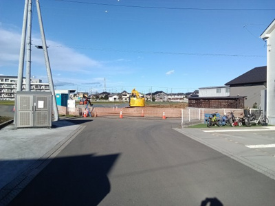 【前面道路含む現地写真】 | 【女沼第2期　現地外観】
※令和7年11月時点