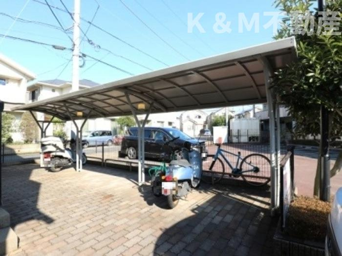 セレニティーホームズCの駐車場|駐車場に車を止められます