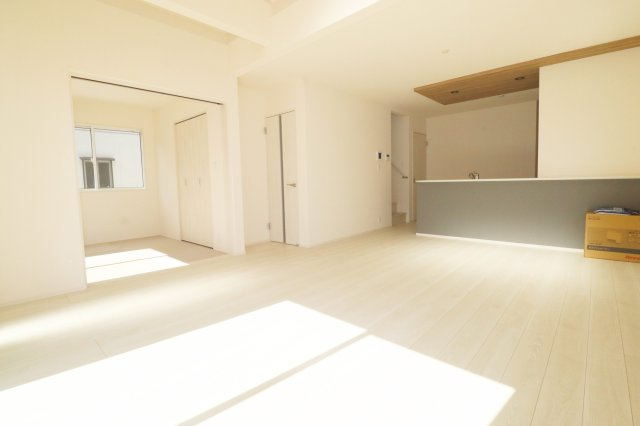 郡山市静町4期　　　　2号棟　　大成小学校、郡山第７中学区の居間・リビング