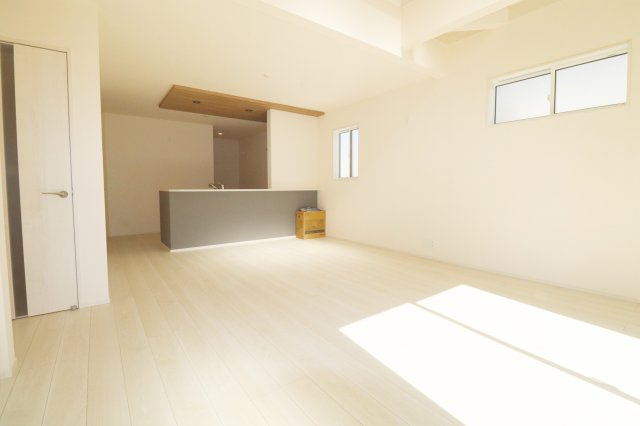 郡山市静町4期　　　　2号棟　　大成小学校、郡山第７中学区の居間・リビング