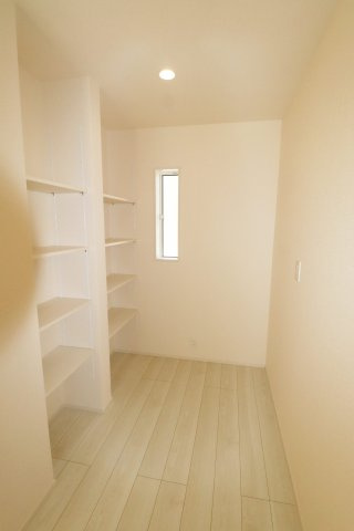 郡山市静町4期　　　　2号棟　　大成小学校、郡山第７中学区の収納|広々パントリー♪