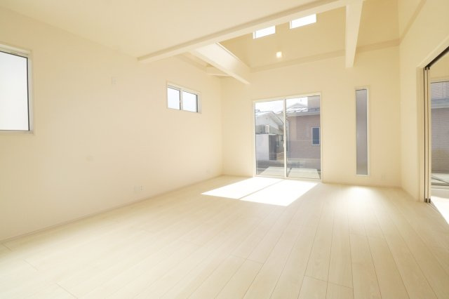 郡山市静町4期　　　　2号棟　　大成小学校、郡山第７中学区の居間・リビング