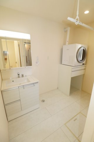 郡山市静町4期　　　　2号棟　　大成小学校、郡山第７中学区の洗面所