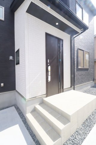 郡山市静町4期　　　　2号棟　　大成小学校、郡山第７中学区の玄関