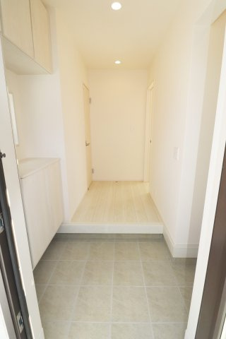 郡山市静町4期　　　　2号棟　　大成小学校、郡山第７中学区の玄関