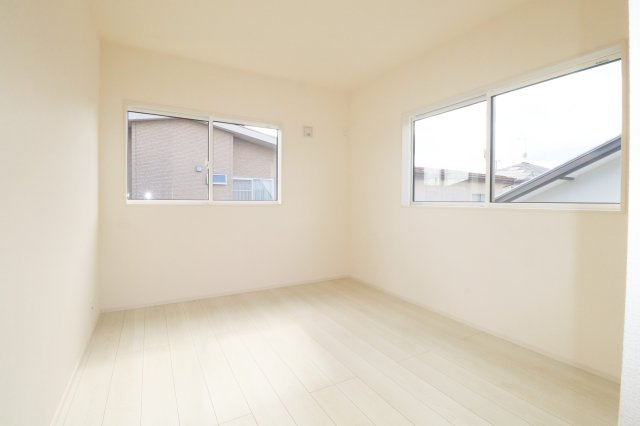 郡山市静町4期　　　　2号棟　　大成小学校、郡山第７中学区の洋室