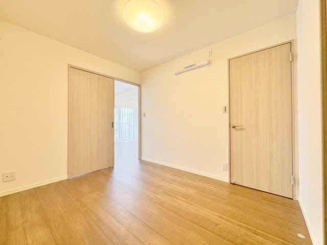 サンライフ一之江の洋室