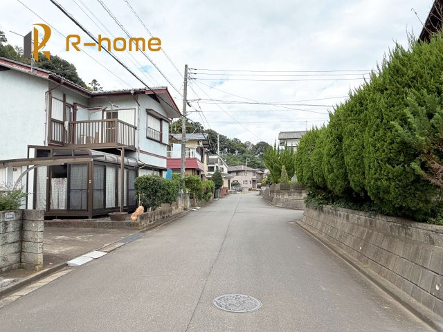 第2つくば市城山　新築戸建て　1号棟の前面道路含む現地写真|『今から見たい！』大歓迎です♪
お気軽にＲ－ｈomeまでお問い合わせください。