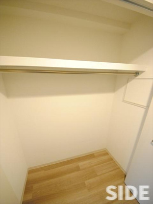 【収納】 | 昴KYOBASHI | かなり広めのウォークインクローゼット