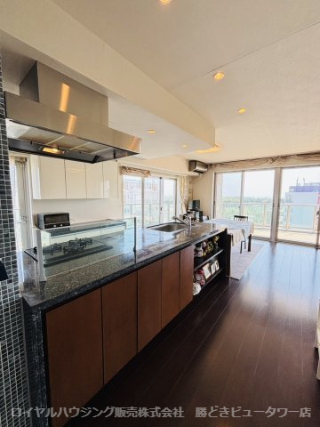 キッチンカウンター下部収納