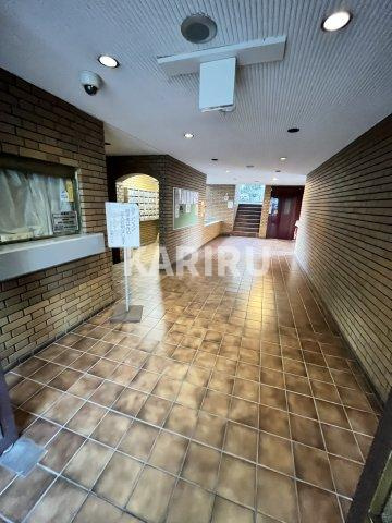 リバーサイドニッシン城東ハイツのエントランス