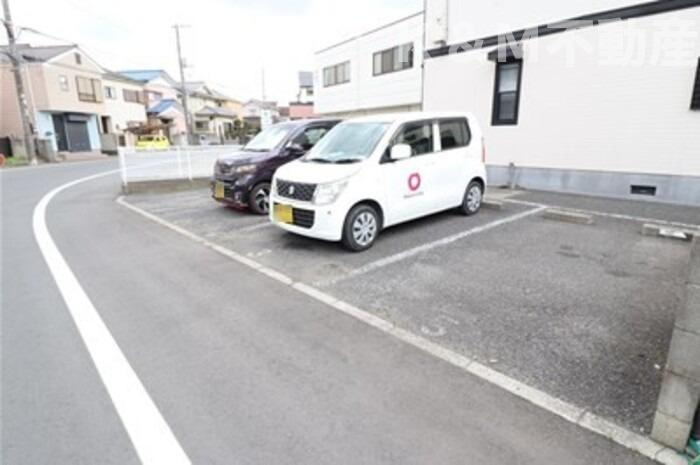 セジュールハイツⅡの駐車場|駐車場があるので、車を買う予定の方も安心です