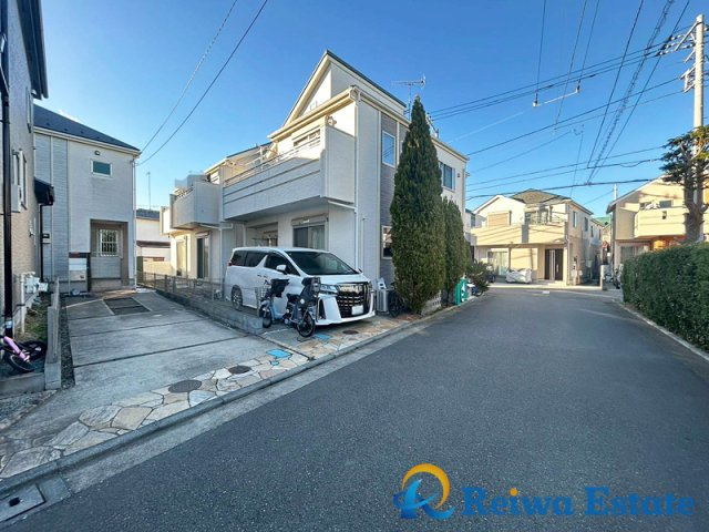 中古戸建　茅ヶ崎市室田1丁目の前面道路含む現地写真|小学校まで約220ｍ、コンビニまで約500ｍ、その他にも買物施設や総合病院が徒歩圏内と生活に便利です。
