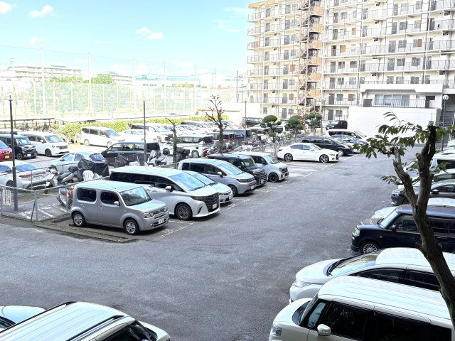 西新井大師扇スカイハイツの駐車場