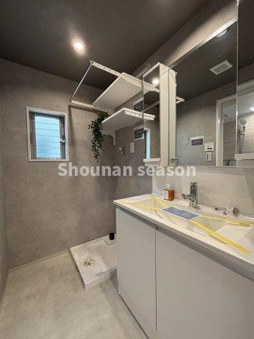 【独立洗面台】 | 収納豊富で洗剤やシャンプーのストックも収納できる洗面台です◎