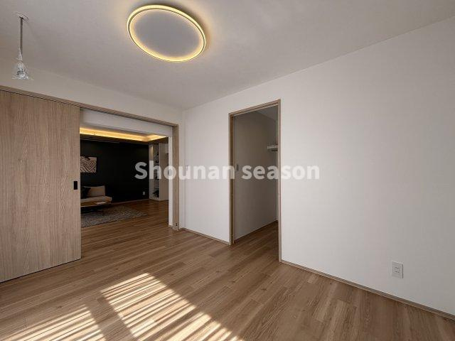 【洋室】 | 全室フローリングでお掃除しやすいですよ◎