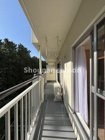 【バルコニー】 | 南側バルコニーで洗濯物もよく乾きそうです◎