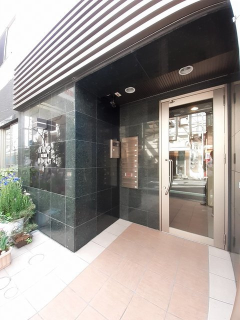 アウラ　新御徒町のエントランス