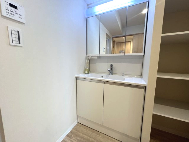 リーベスト所沢の独立洗面台|朝の支度にも助かる、独立の洗髪洗面化粧台