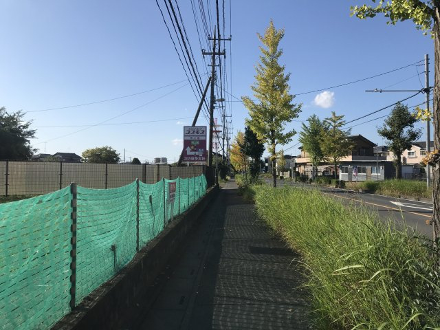 鴻巣市筑波２丁目の売地の前面道路含む現地写真