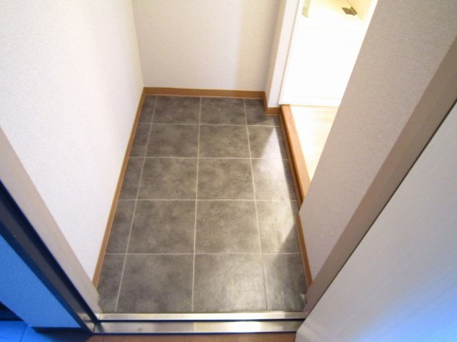 メゾンドビィフォーレの玄関