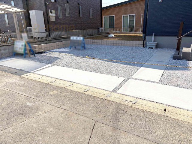 古河市長谷町第6　新築戸建て　1号棟の駐車場|カースペースは3台完備。ゲスト用のスペースも確保できますね♪