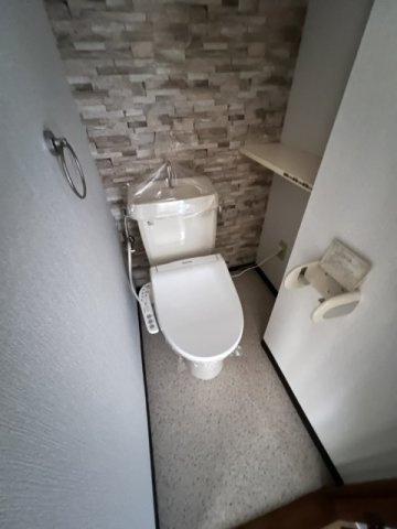 アルファポレールのトイレ|温水洗浄便座付き