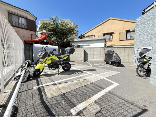 四つ木パークホームズの駐車場